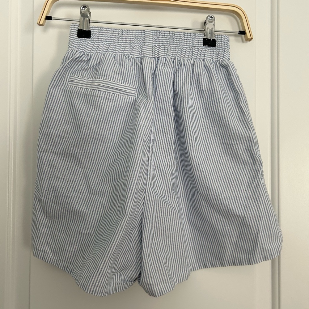Djerf Avenue Breezy Shorts Blue Stripe - Picture 5 of 5
